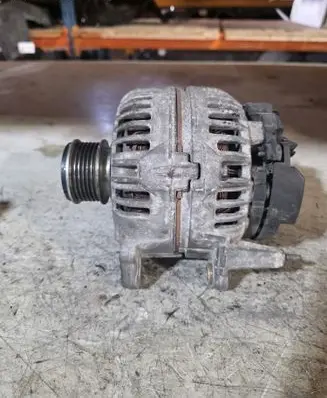 Volkswagen Polo Generator/alternator 045903023A
