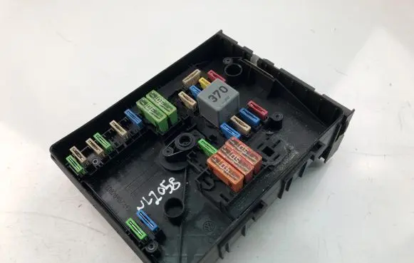 Volkswagen Golf V Fuse box set 1K0937125A