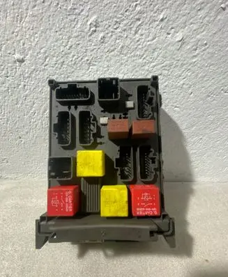 Renault Espace - Grand espace IV Fuse module 8200283812 8200301376