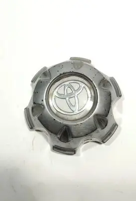 Toyota Hilux (AN10, AN20, AN30) Original wheel cap IMV01 SABS
