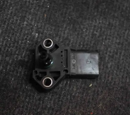 Volkswagen PASSAT B5 Air pressure sensor 0281002401 038906051C