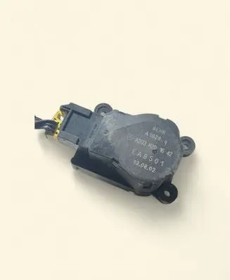 Mercedes-Benz CLC CL203 Air flap motor/actuator A2038201642 A1928 130802