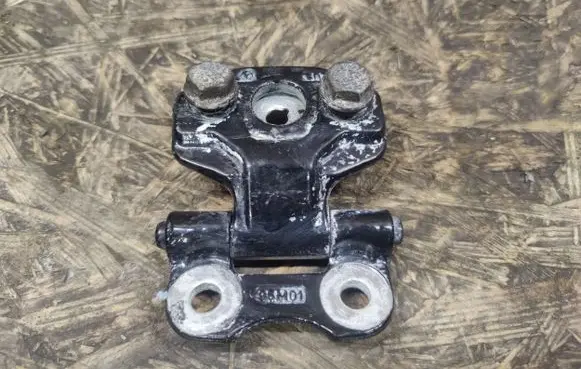 Mercedes-Benz S W140 Front door upper hinge 96M01