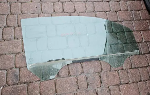 Opel Adam Front door window glass four-door 
