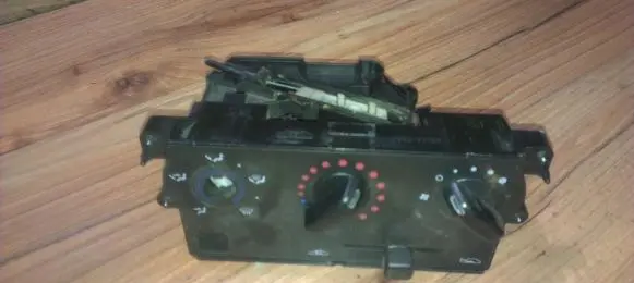 Nissan Micra Climate control unit 7030230732
