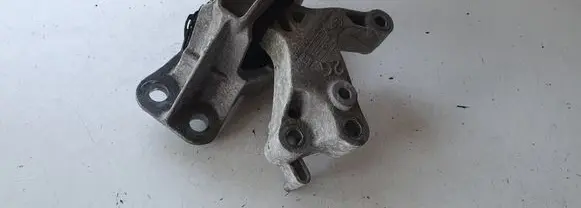 Nissan Qashqai Engine mount bracket