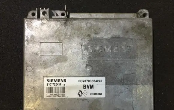 Renault Laguna I Engine control unit/module s101725114b hom7700864275