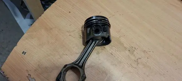Volkswagen Transporter - Caravelle T4 Piston with connecting rod 028H