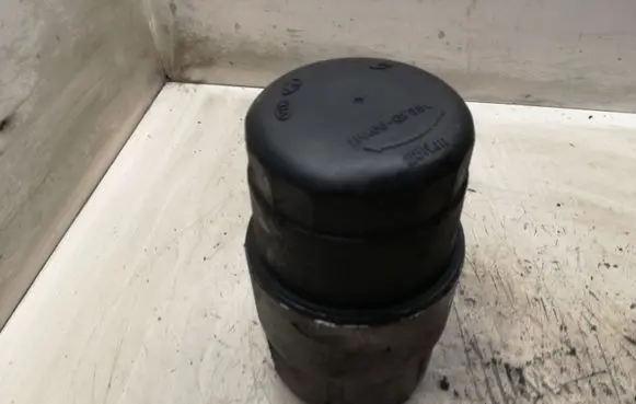Hyundai Santa Fe Oil filter mounting bracket