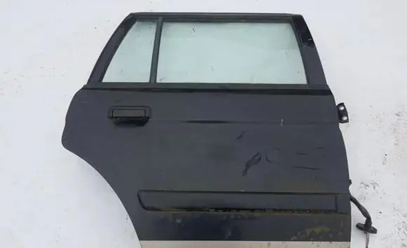 Mitsubishi Pajero Rear door juodos