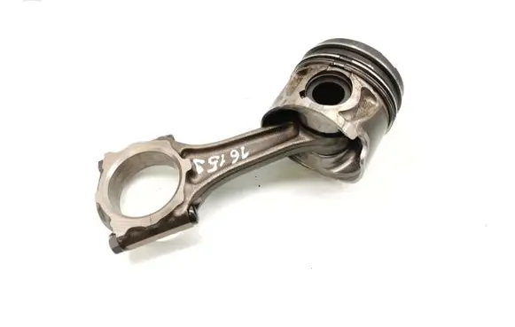 Mercedes-Benz C W205 Piston with connecting rod 