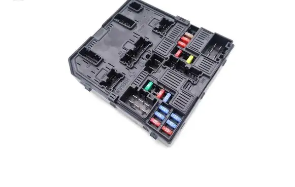 Nissan Pulsar Fuse module 284B7-3ZL0A