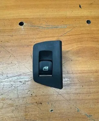 BMW 5 G30 G31 Electric window control switch 9327031 L1AA03580