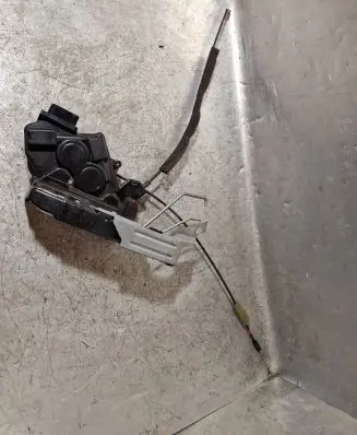 Mazda 5 Front door lock B93B95L1 PBT1A3GF