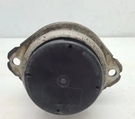 Audi Q7 4L Engine mount bracket
