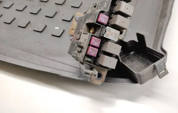 KIA Sportage Fuse module