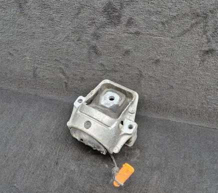 Audi A5 8T 8F Engine mount bracket 8K0199381 8K0198381AG