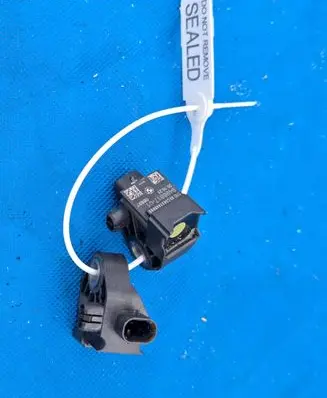 BMW 4 G22 G23 G24 G26 Airbag deployment crash/impact sensor 9496817