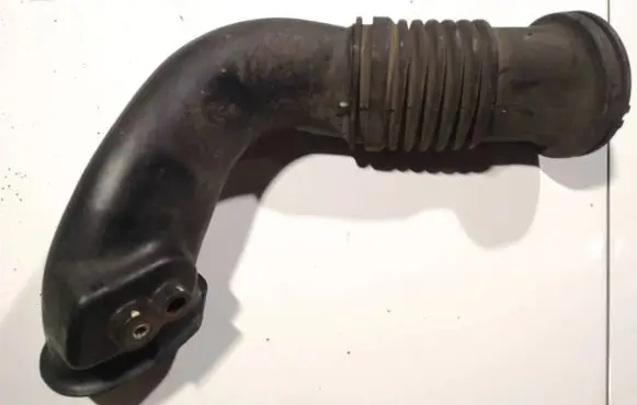Volkswagen Touran I Air intake hose/pipe