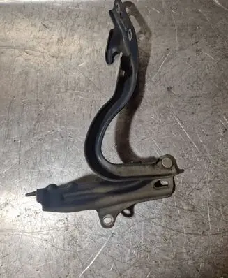 Suzuki SX4 Engine bonnet/hood hinges
