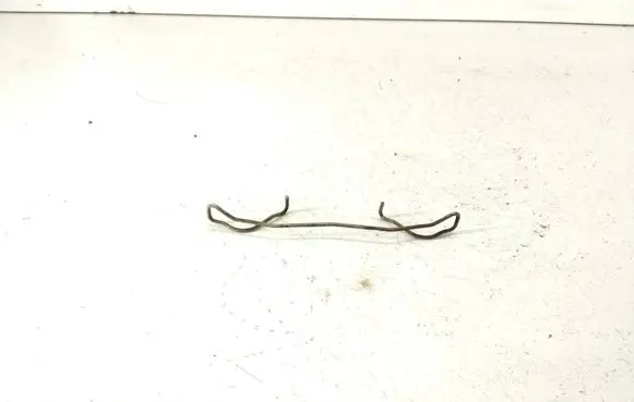 Volvo V70 Front brake pad spring 