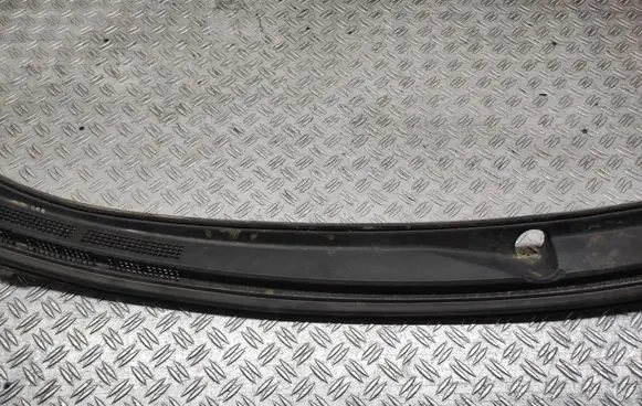 Mitsubishi Lancer VIII Wiper trim 3H417405A058 065070809
