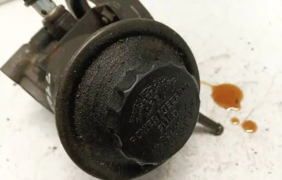 Toyota Avensis Verso Power steering fluid tank/reservoir 
