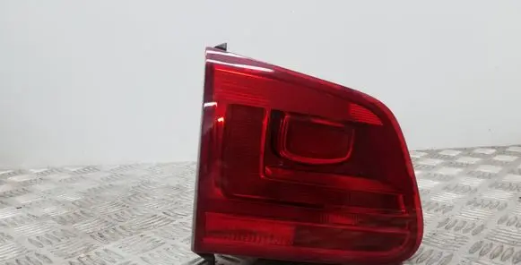 Volkswagen Tiguan Tailgate rear/tail lights