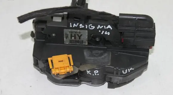 Opel Insignia A Front door lock 13579518