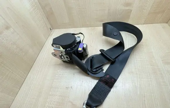 Seat Altea Front seatbelt 5P0857706B 04167112 047112