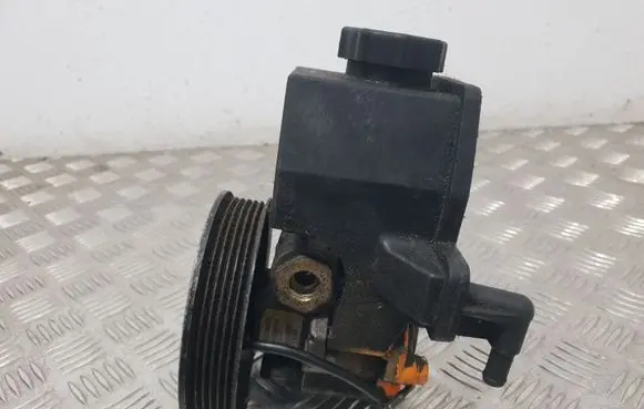 Mercedes-Benz C W203 Power steering pump 0024662901 2106469