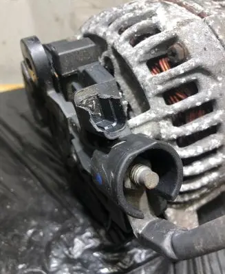Citroen C4 I Generator/alternator 9646321880