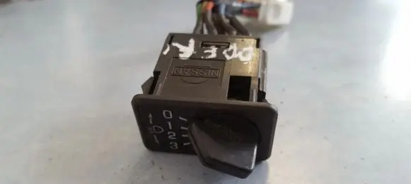 Nissan Almera Wing mirror switch