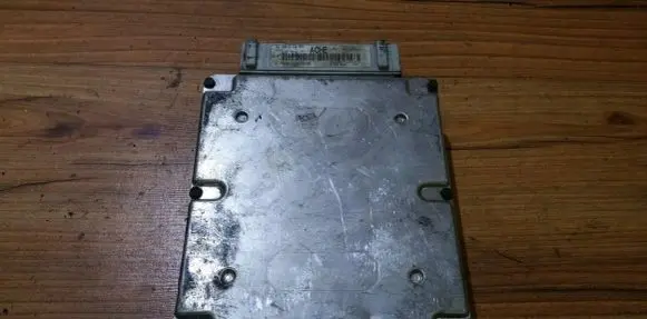 Ford Mondeo MK I Engine control unit/module 93bb12a650ae 93bb-12a650-ae