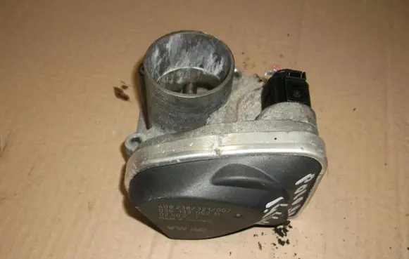 Volkswagen Polo Throttle valve 036133062N