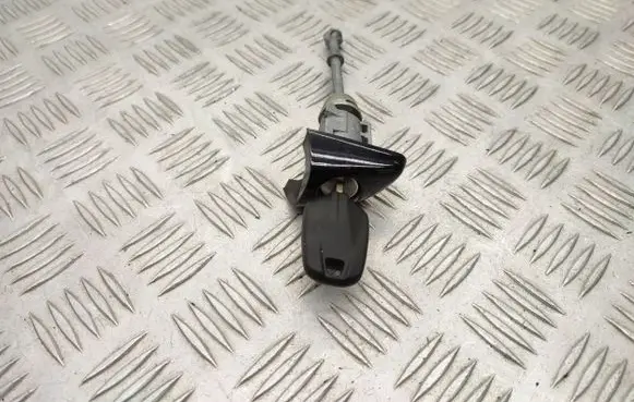 Citroen C3 Aircross Front door lock (next to the handle) 