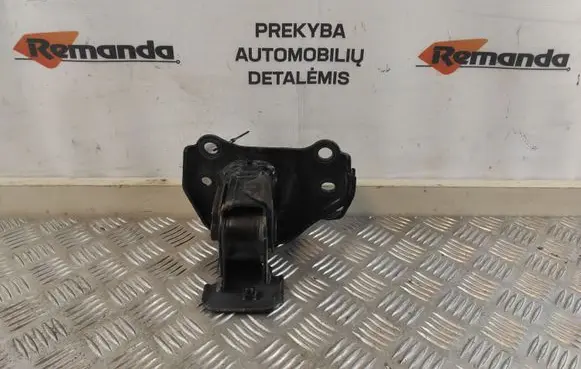 Toyota RAV 4 (XA40) Engine mount bracket