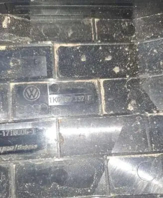 Volkswagen PASSAT B6 Fuse box cover 1K0937132F