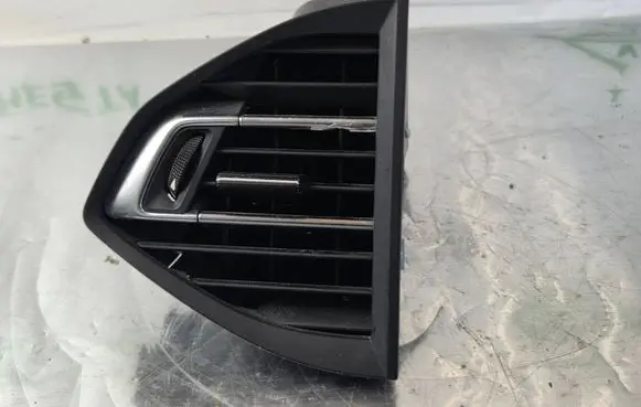 Peugeot 308 Dash center air vent grill 96782701 1304145X