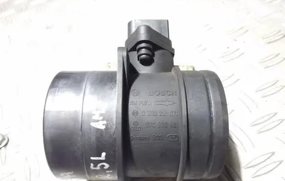 Volkswagen Jetta V Mass air flow meter 07C906461 0280218071