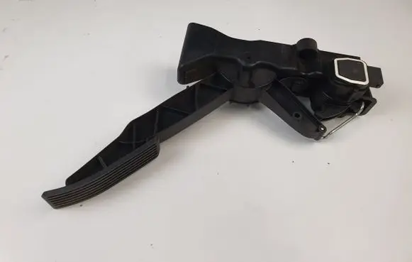Mercedes-Benz A W169 Accelerator throttle pedal A1693000104