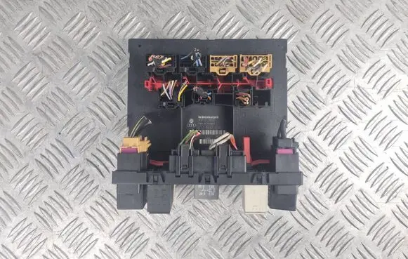 Skoda Octavia Mk2 (1Z) Comfort/convenience module 3C0937049E 28022870 H37S1002