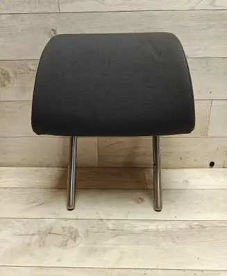 Volkswagen Golf V Rear seat headrest 