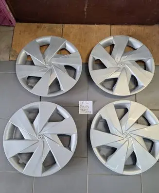Toyota Yaris R15 wheel hub/cap/trim 426020H110