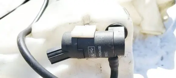Volvo V50 Windscreen/windshield washer pump 1S7117K624DD