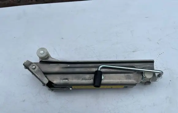 Audi A6 S6 C6 4F Lift Jack 4F0011031