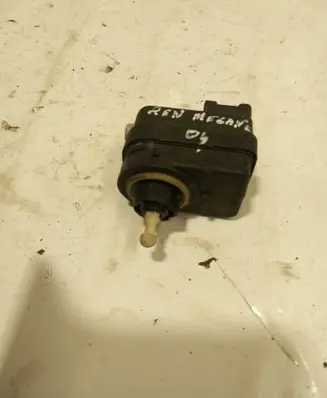 Renault Megane II Headlight level adjustment motor T8200134594