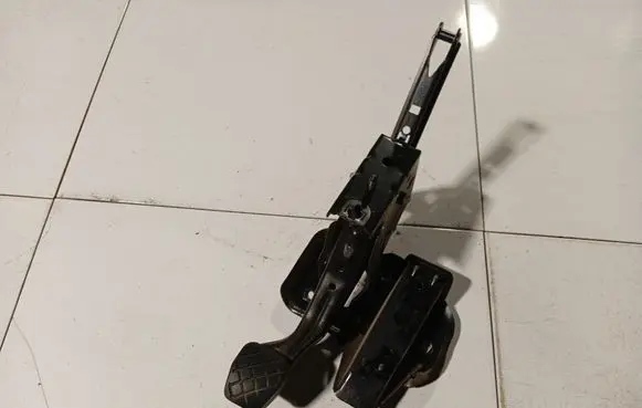 Volkswagen Bora Brake pedal 1J1721631C