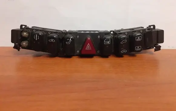 Mercedes-Benz S W220 Hazard light switch 2208214358 5151