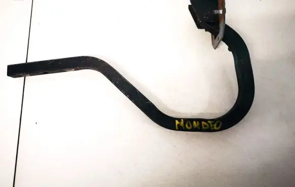 Ford Mondeo MK II Tailgate/trunk/boot hinge